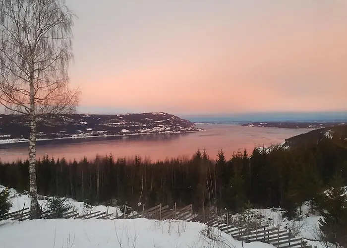 Willa Fjara Sleeps 34 Stange