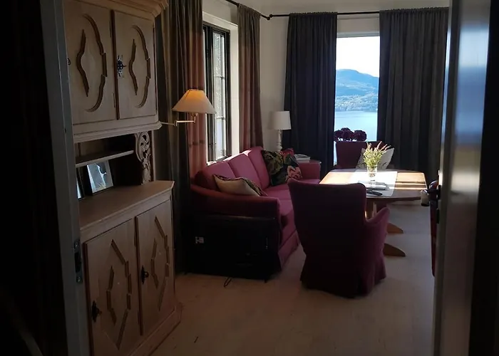 Willa Fjara Sleeps 34 Stange