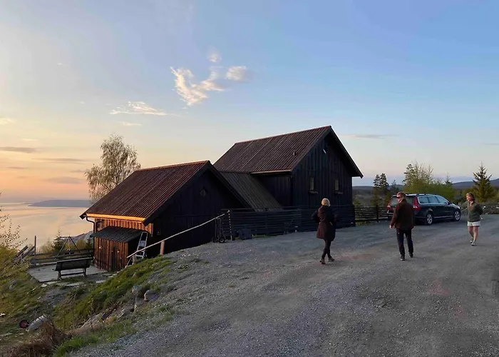 Fjara Sleeps 34 Willa *