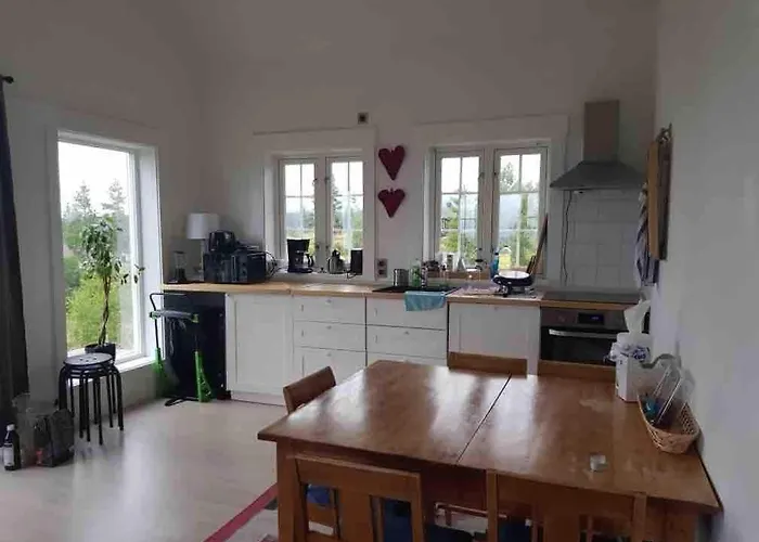 Willa Fjara Sleeps 34 Stange