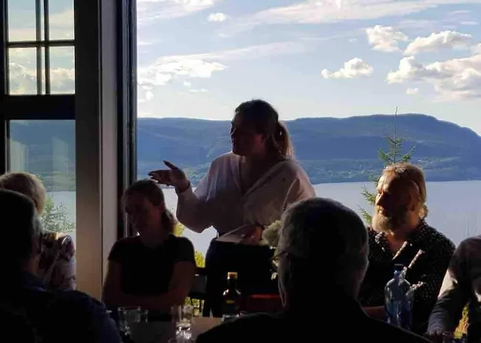 Willa Fjara Sleeps 34 Stange