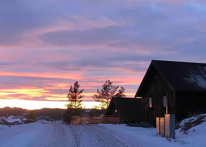 Villa Fjara Sleeps 34 Stange