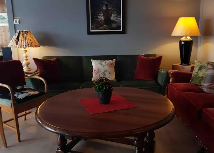 Fjara Sleeps 34 Willa *