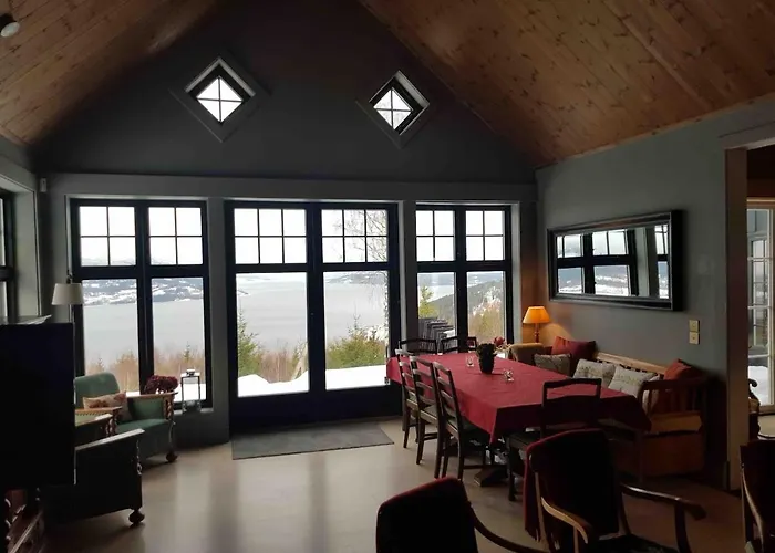 Fjara Sleeps 34 Willa Stange