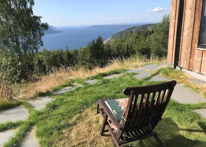 Willa Fjara Sleeps 34 Stange